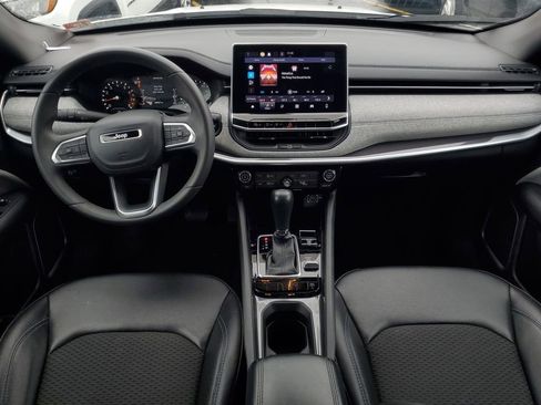 Used 2023 Jeep Compass Latitude image 17