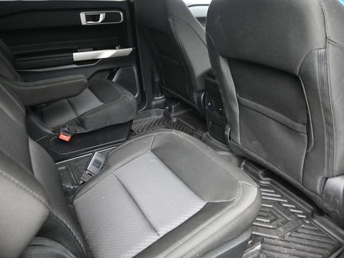 Used 2023 Ford Explorer XLT AWD/4WD image 10