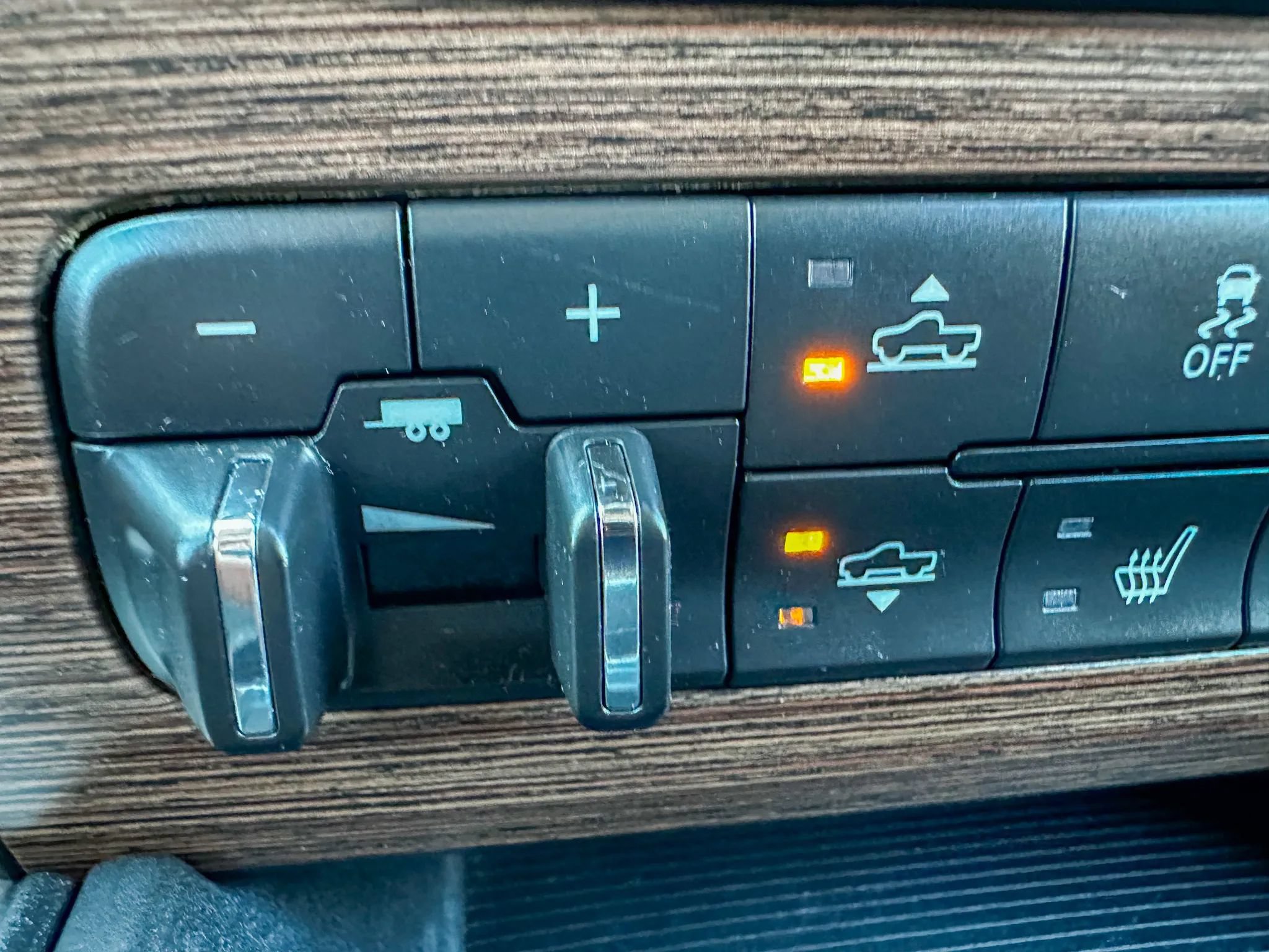 Used 2018 RAM 1500 Laramie w/ Convenience Group AWD/4WD image 22