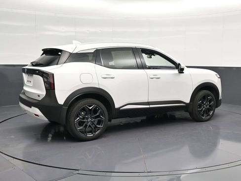 Used 2025 Nissan Kicks SR FWD image 3