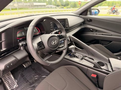 Used 2025 Hyundai Elantra Sport FWD image 31