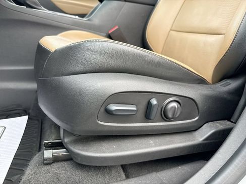 Used 2024 Chevrolet Equinox Premier AWD/4WD image 12