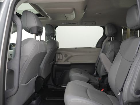Used 2024 Toyota Sienna Limited AWD/4WD image 21