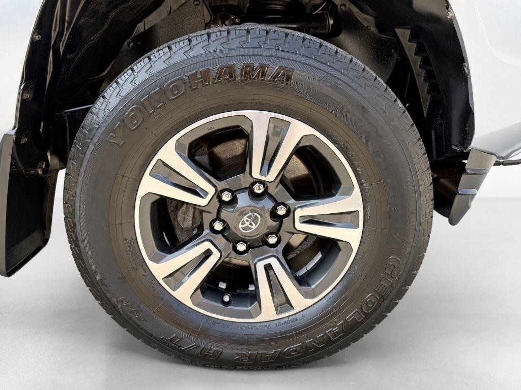 Used 2018 Toyota Tacoma SR AWD/4WD image 17
