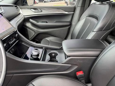 Used 2024 Jeep Grand Cherokee Limited RWD image 20