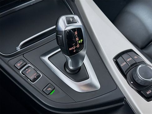 Used 2017 BMW 320i Sedan image 16