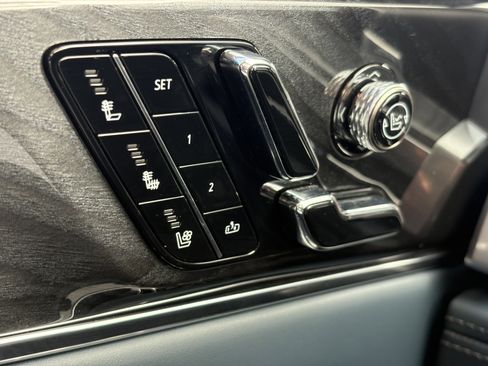 Certified 2025 Cadillac Escalade IQ Luxury 2 w/ LPO, Premium Carpet Package AWD/4WD image 32