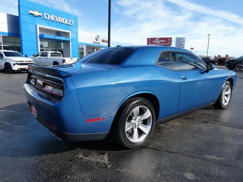 Used 2022 Dodge Challenger SXT image 5