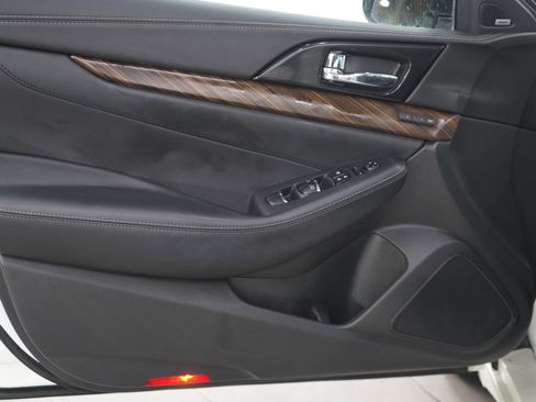 Used 2017 Nissan Maxima Platinum image 17