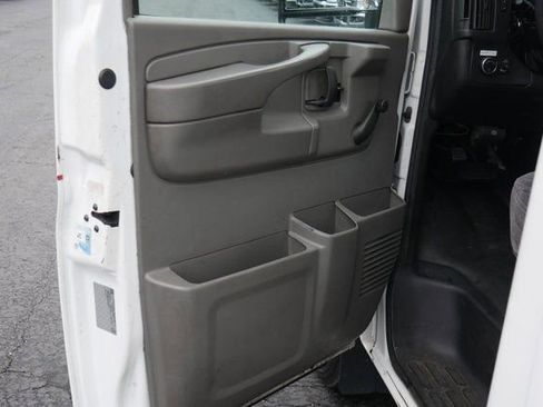 Used 2014 Chevrolet Express 4500 w/ Shuttle Bus Package image 10