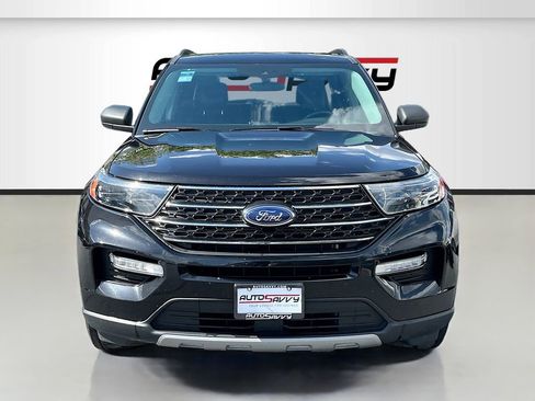 Used 2024 Ford Explorer XLT w/ Equipment Group 202A AWD/4WD image 2