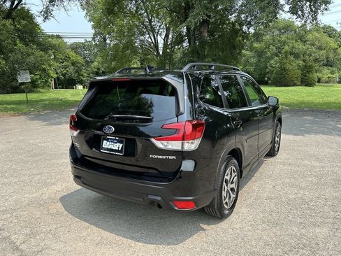 Certified 2023 Subaru Forester Premium AWD/4WD image 8