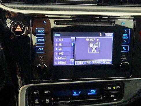 Used 2018 Toyota Corolla LE FWD image 18