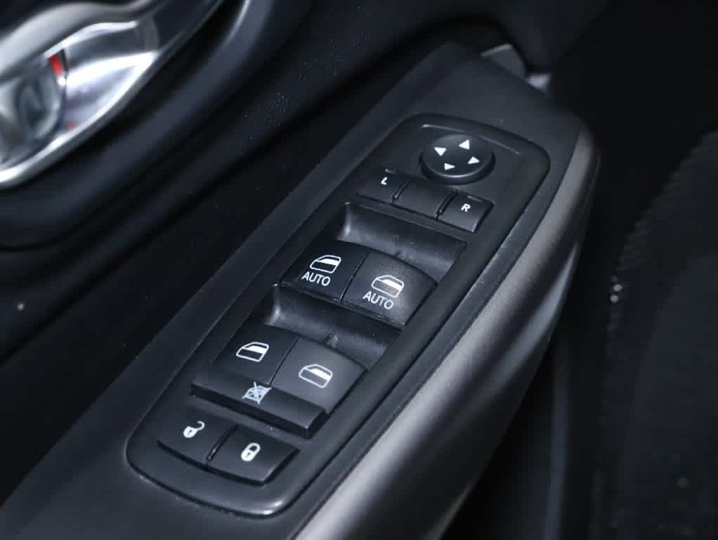 Used 2019 Jeep Cherokee Limited w/ Technology Group AWD/4WD image 16