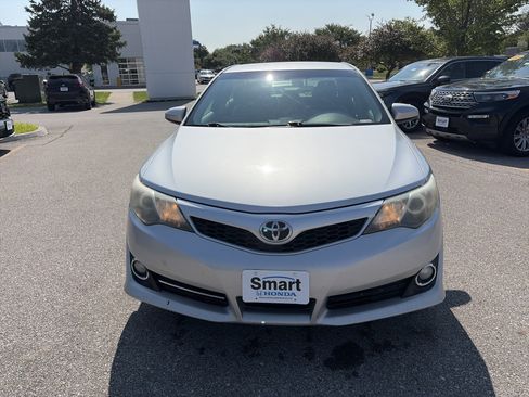 Used 2014 Toyota Camry SE FWD image 3