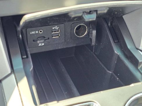 Used 2015 Ford Explorer XLT w/ Equipment Group 202A FWD image 22