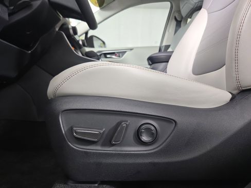 Used 2024 Toyota RAV4 XLE Premium image 30