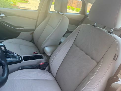 Used 2018 Ford Focus Electric Hatchback FWD image 22