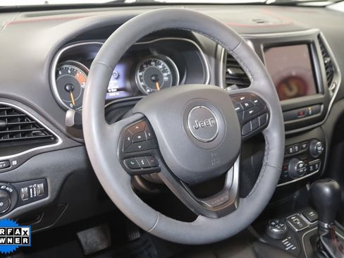 Used 2022 Jeep Cherokee Trailhawk image 6