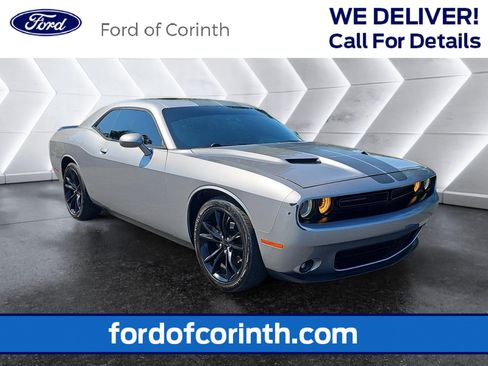 Used 2016 Dodge Challenger SXT w/ Blacktop Package RWD image 1