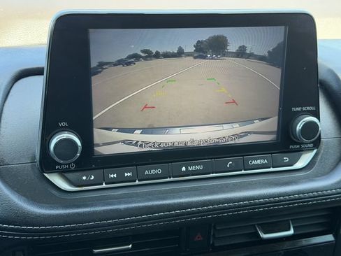 Used 2022 Nissan Rogue SV FWD image 16