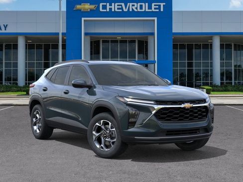 New 2026 Chevrolet Trax LT w/ Sunroof Package FWD image 7