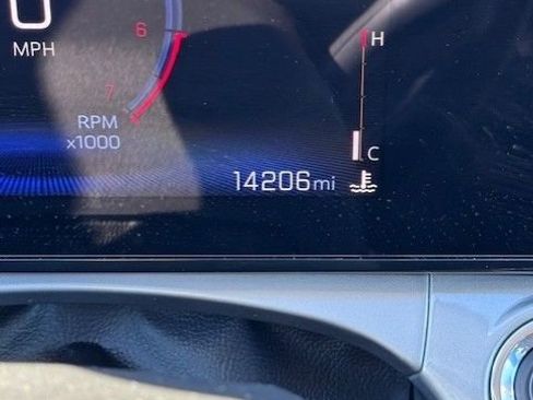 Used 2025 Chevrolet Trax LT w/ LT Convenience Package image 10