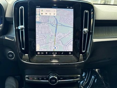 Certified 2025 Volvo XC40 B5 Plus AWD/4WD image 25