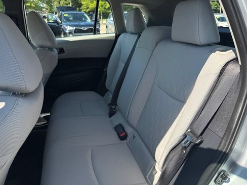 Used 2024 Toyota Corolla Cross L AWD/4WD image 32
