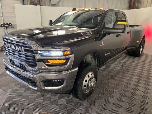 Used 2025 RAM 3500 Big Horn AWD/4WD image 2