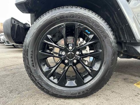 Used 2022 Jeep Wrangler Unlimited Sahara w/ Cold Weather Group image 9