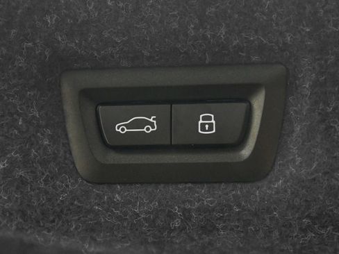 Used 2025 BMW M5 w/ Carbon Package image 8