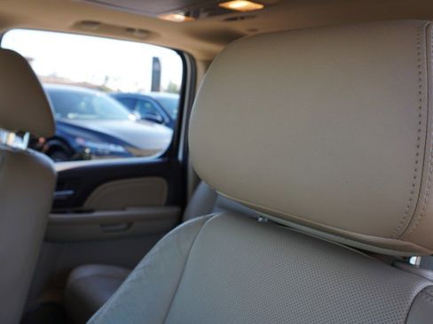 Used 2012 GMC Yukon XL Denali image 23