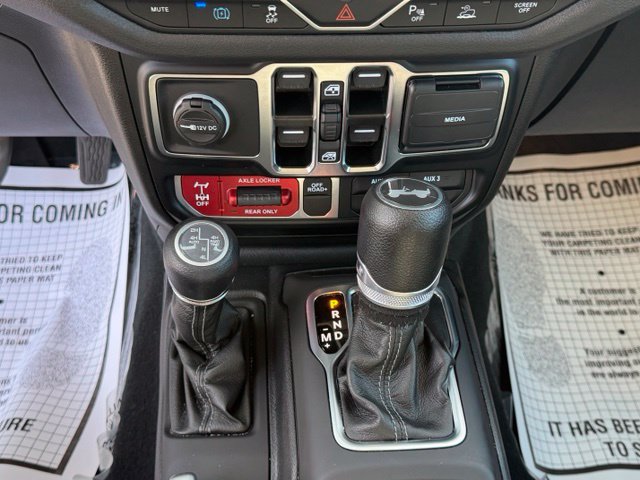 Used 2024 Jeep Wrangler Unlimited AWD/4WD image 28