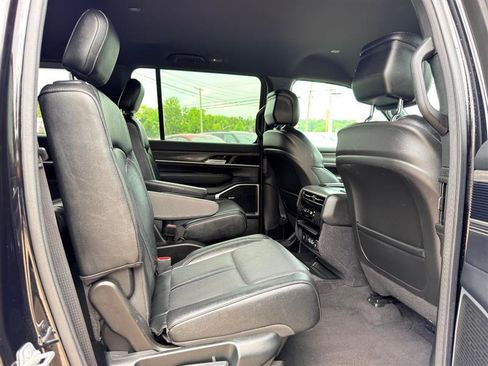 Used 2024 Jeep Wagoneer Series II AWD/4WD image 27