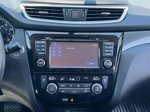Used 2016 Nissan Rogue SL AWD/4WD image 17