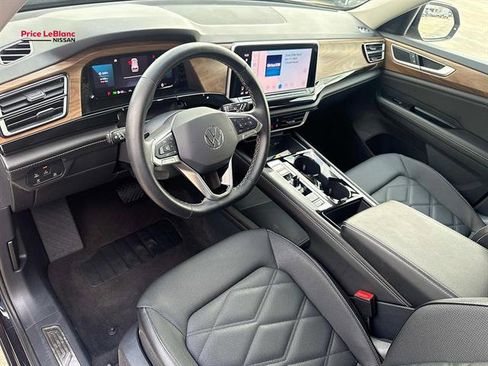 Used 2025 Volkswagen Atlas SE FWD image 17