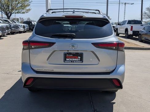 Used 2024 Toyota Highlander XLE FWD image 7