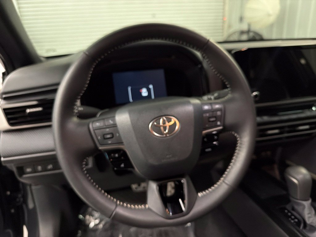 Used 2026 Toyota Camry SE FWD image 15