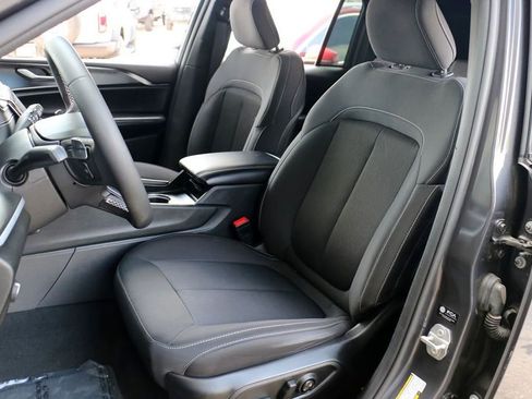 Used 2024 Jeep Grand Cherokee Laredo RWD image 17