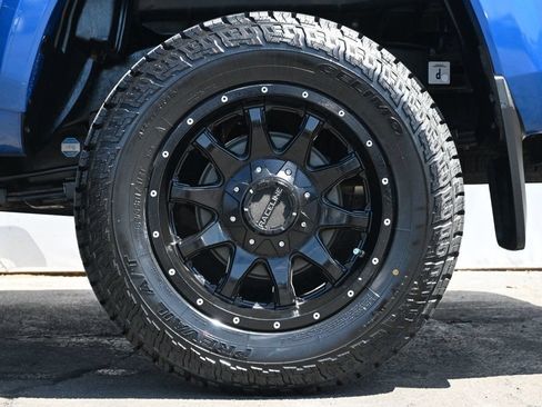Used 2018 Toyota Tacoma TRD Sport w/ Technology Package RWD image 9