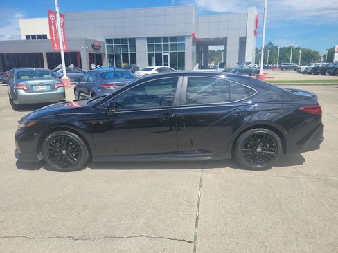 Certified 2025 Toyota Camry SE w/ Convenience Package FWD image 2