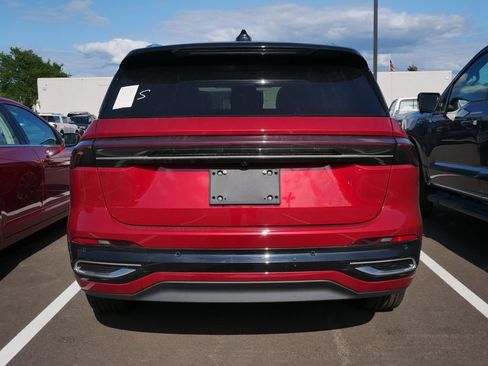 Used 2025 Lincoln Nautilus Reserve AWD/4WD image 6