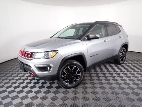 Used 2019 Jeep Compass Trailhawk image 11