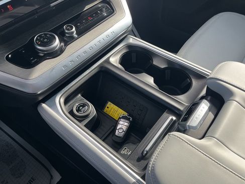 Used 2025 Ford Expedition Max Platinum w/ Driver's Package image 23