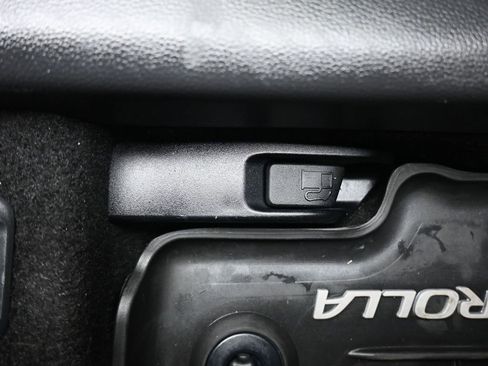 Used 2020 Toyota Corolla SE FWD image 26