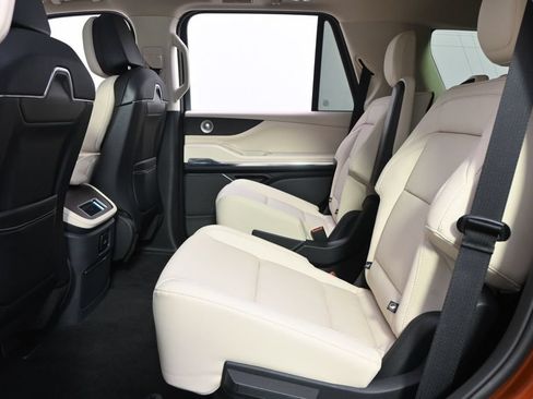 New 2027 Lincoln Navigator Reserve AWD/4WD image 22