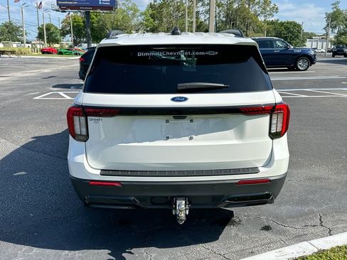 Used 2025 Ford Explorer ST-Line w/ Premium Package image 7