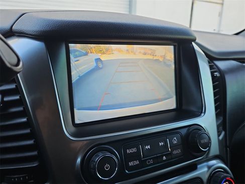 Used 2019 Chevrolet Suburban LT image 22