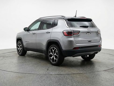 Used 2025 Jeep Compass Limited image 5